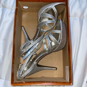 Sparkly glitter heels (perfect for prom, wedding, or a New Year’s party)